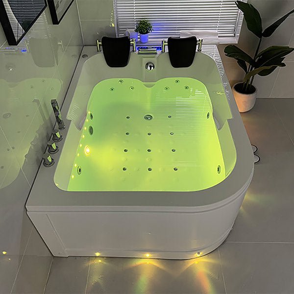 Cascada Amalfi white acrylic two-person freestanding jacuzzi bathtub