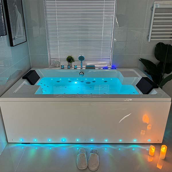 LED-lit acrylic bathtub with 7-color underwater light and skirt illumination